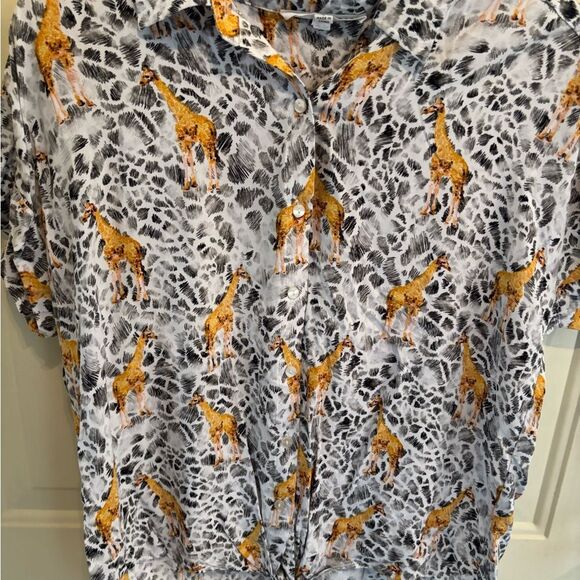 Jane and Delancey Giraffe Print Button Down Shirt - White and Orange - Picture 5 of 6